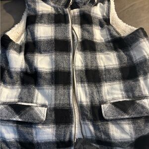 Maurices Black and White Sherpa Vest